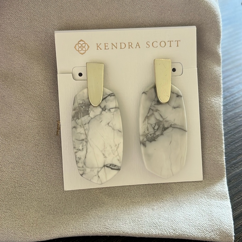 Kendra Scott Aragon white howlite drop earrings